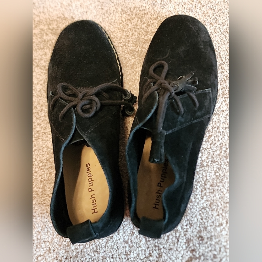 Preowned Hush Puppies size 7.5 wide black